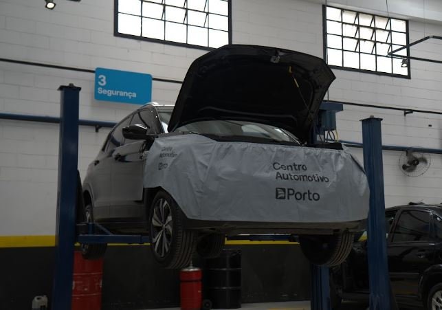Interior da oficina Centro Automotivo Brooklin